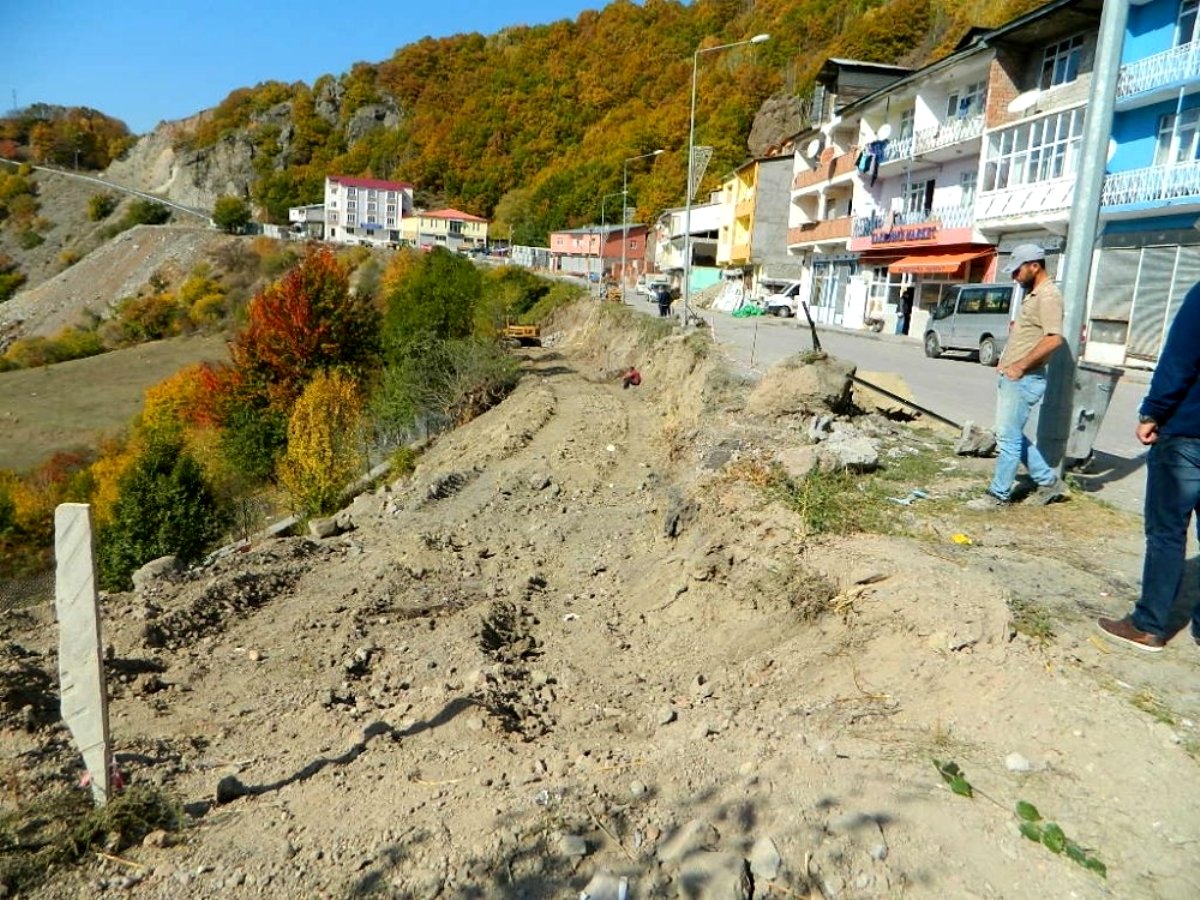 Posof'ta caddeler genişletiliyor