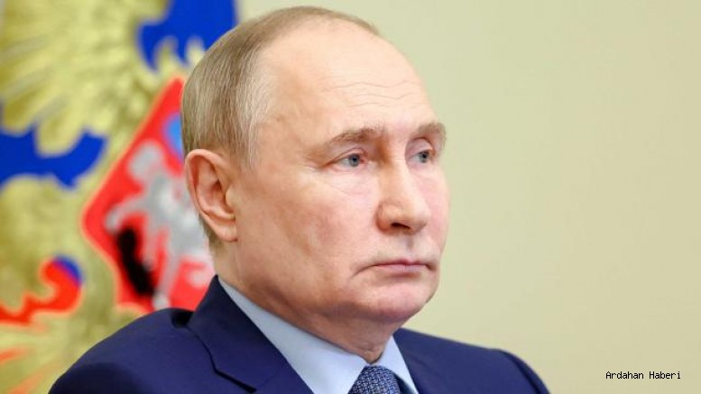 Putin Rus donanmasının 2050'ye kadar geliştirilmesi stratejisine yönelik, yetkililerle toplantı yaptı.