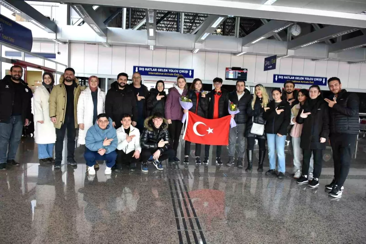 Rana Gözübüyük ve Muhammet Serhat Demir, Avrupa Şampiyonası'nda Çifte Bronz Madalya Kazandı