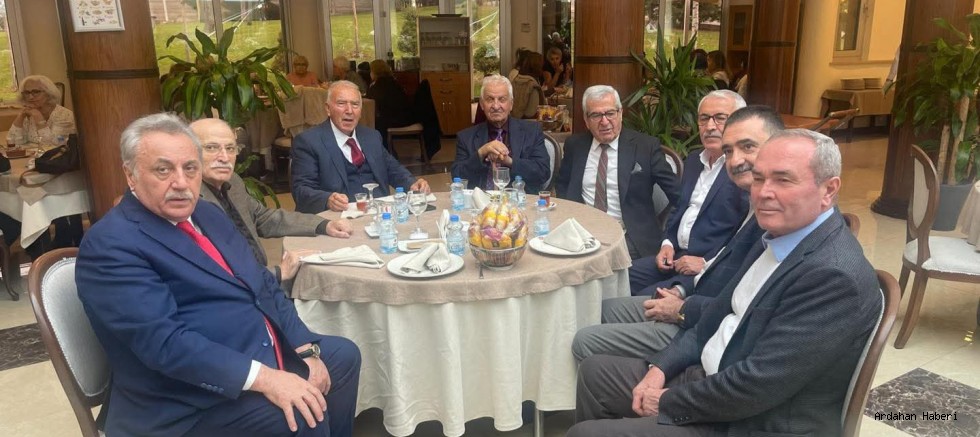 Saffet Kaya, eski bakanlarla bir araya geldi