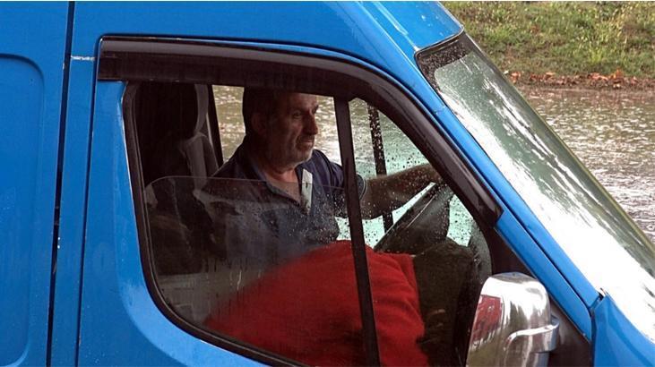 Sağanak sebebiyle oluşan su birikintisinde mahsur kaldılar