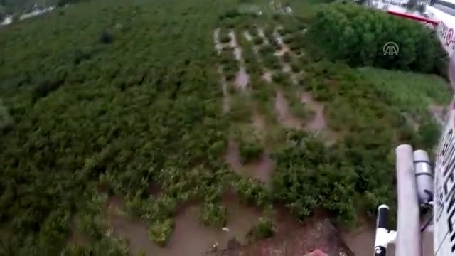 Sahil güvenlik helikopteri, afetzedeler için havalandı