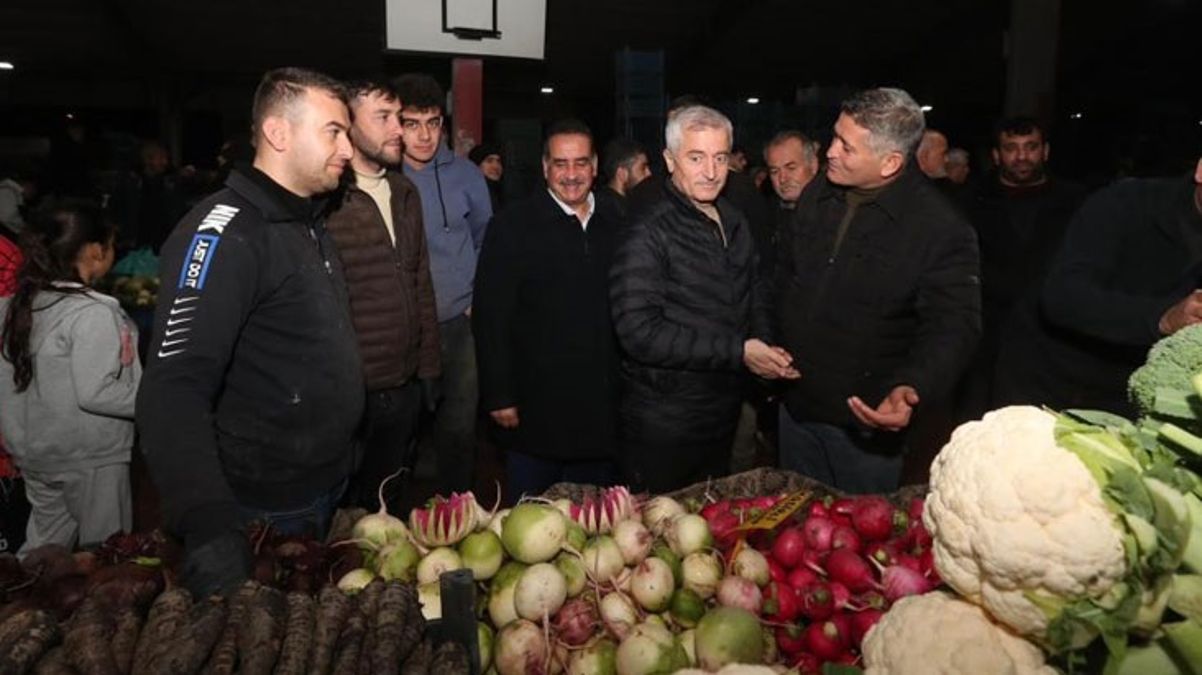 Şahinbey Belediye Başkanı Tahmazoğlu, pazarcıyı kameralar önünde fırçaladı: Bunu burada sattırmayız