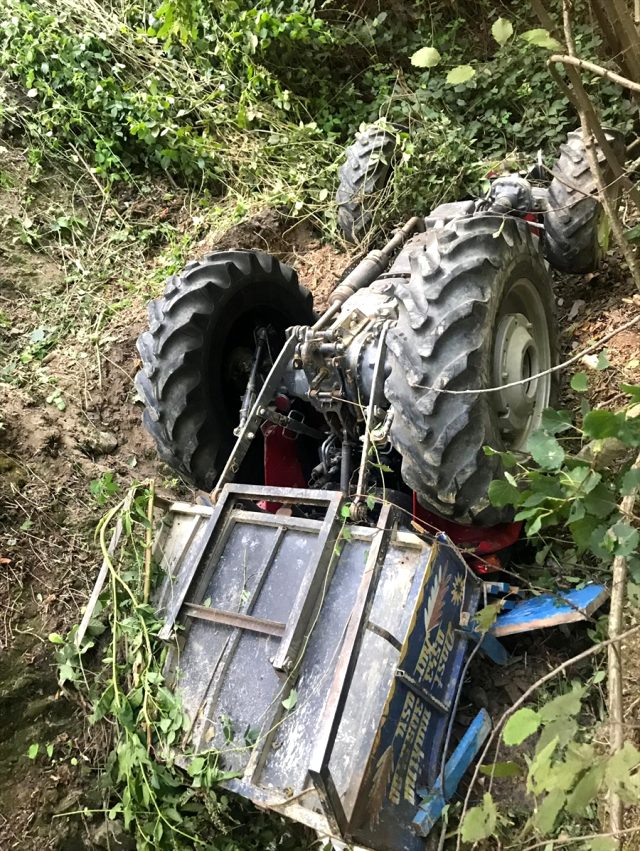 Sakarya'da traktör devrildi: 1 ölü