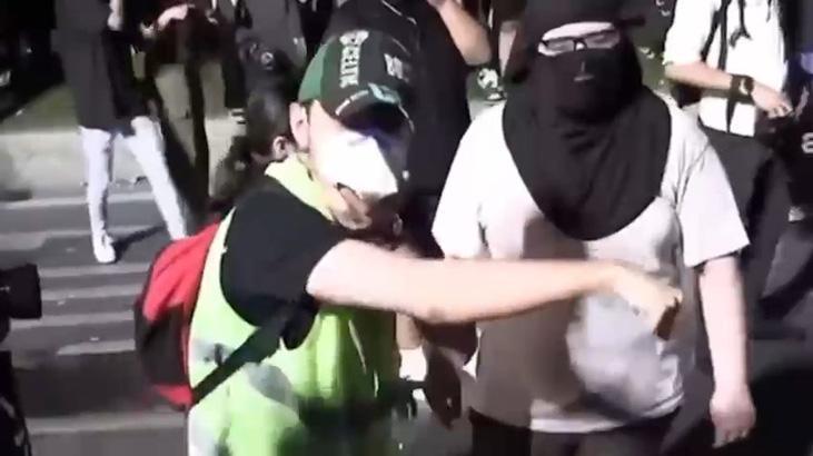 Saraçhane'de tehdit içeren söylemlerde bulunan maskeli gösterici gözaltına alındı