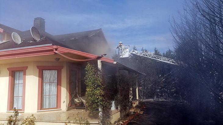Silivri'de otluk alanda çıkan yangın villaya sıçradı
