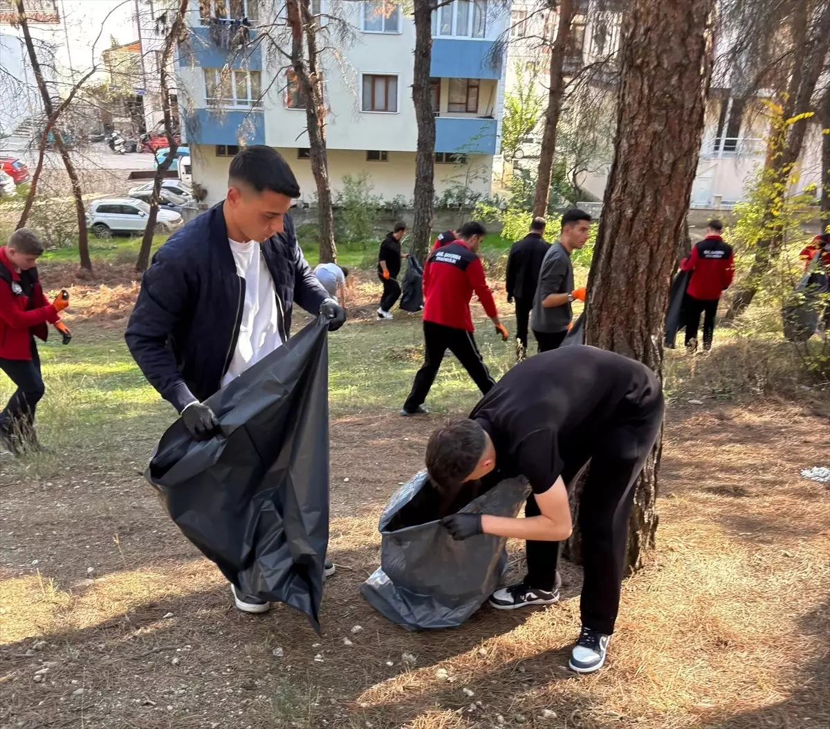 Sinop Üniversitesi Öğrencilerinden Ormanlık Alanda Temizlik Etkinliği