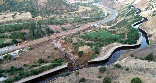 Sivas'ta hes kanalı patladı, araçlar sürüklendi: 6 yaralı 