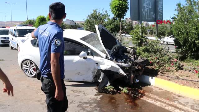 Sivas'ta iki otomobil çarpıştı: 2 yaralı