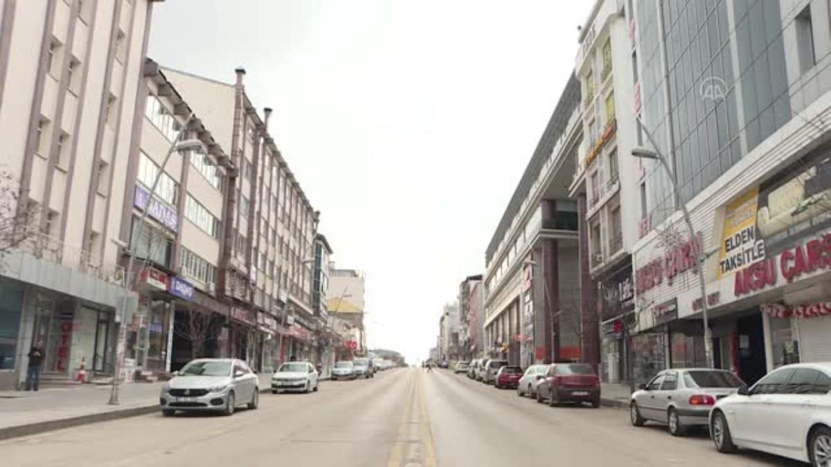 Sokağa çıkma kısıtlaması nedeniyle cadde ve sokaklarda sessizlik hakim