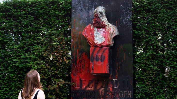 'Sömürgeci Kral'ın heykeli, belediyeden kaldırıldı