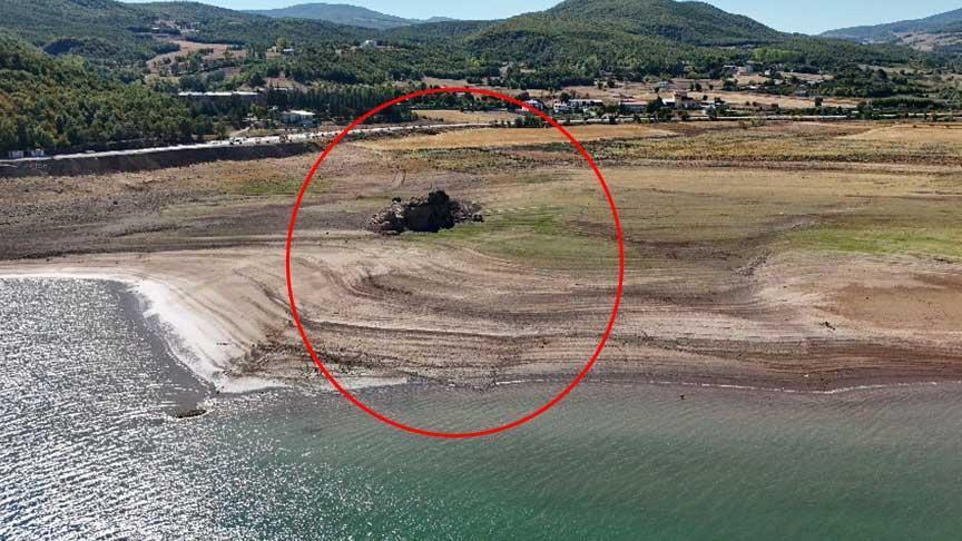 Sular çekildi, ortaya çıktı! Belediye başkanı: Kuraklık baş gösterdi