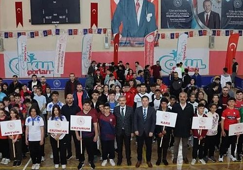 11 ilden 130 sporcunun katıldığı Okul Sporları Yıldızlar Bilek Güreşi Grup Müsabakaları, Ardahan’da başladı