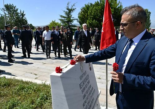 15 Temmuz Demokrasi ve Millî Birlik Günü etkinlikleri çerçevesinde, Ardahan Şehitliği ziyaret edildi