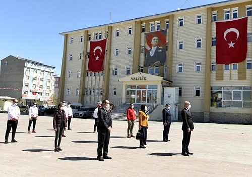 19 Mayıs Atatürk'ü Anma, Gençlik ve Spor Bayramı Ardahan da Törene le kutlanıyor