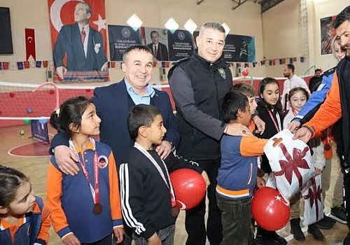 20 Kasım Dünya Çocuk Hakları Günü Ardahan da voleybol etkinliğiyle kutlandı