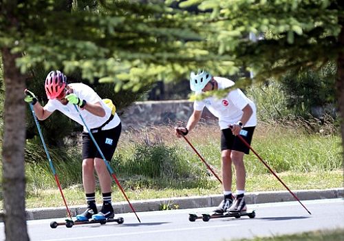 2026 Kış Olimpiyat Oyunları'na hazırlanan Kayaklı Koşu Milli Takımı, Ardahan'da güç depoluyor.