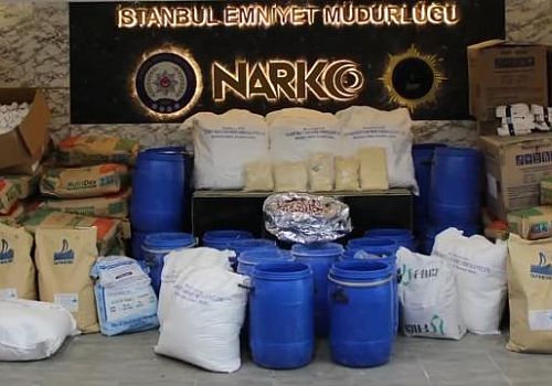 7,1 milyon uyuşturucu hap ve uyuşturucu hap yapımında kullanılan 2,6 ton kimyasal madde ele geçirildi.