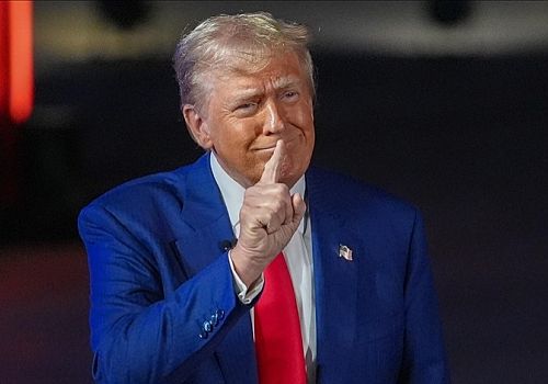 ABD Başkanı Donald Trump'ın yeni gümrük vergileri getirmesi dünyada farklı tepkilerle karşılandı.
