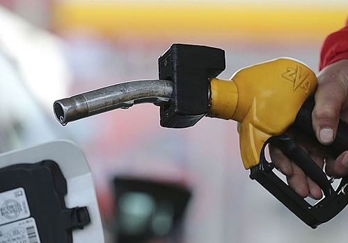 ABD'de Benzin Fiyatları Kritik Eşiği Aştı: 2022'den Bu Yana İlk Kez!