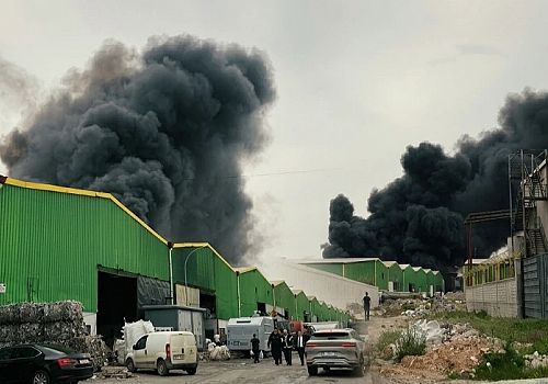 Adana'da Geri Dönüşüm Tesisinde Korkutan Yangın: Ekipler Seferber Oldu