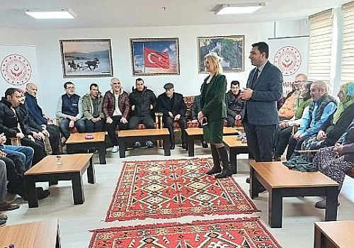 Ardahan ADM Müdürlüğü'nde kalan özel bireyler, Huzurevi sakinlerini ziyaret etti