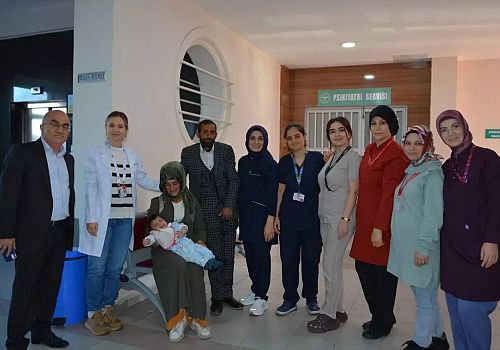 Ağır zatürreyle tedavi edilen Göleli  Duru Elanur, başarılı tedavi sonrası ailesiyle evine döndü