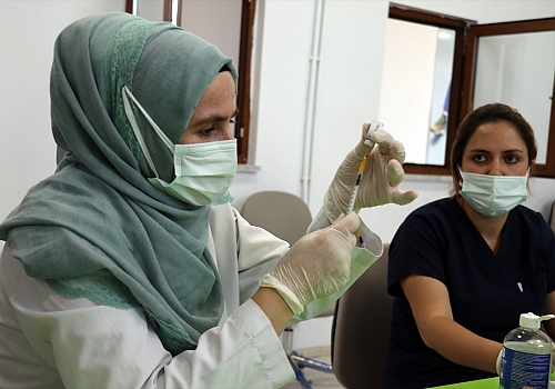 Ağrı'da Tekstilkent'te mobil ekipler Kovid-19 aşısı uygulamasına başladı