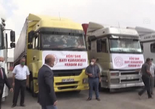 Ağrı'dan sel felaketinin yaşandığı illere 4 tır yardım malzemesi gönderildi