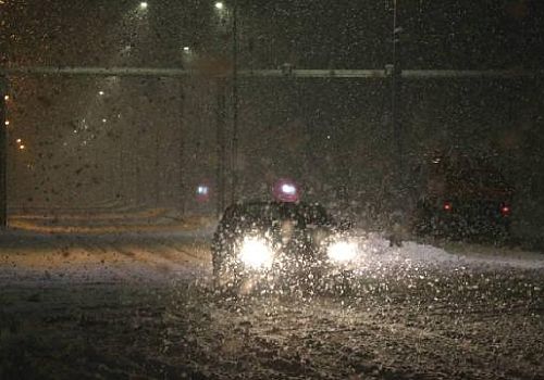 Ağrı ve Eleşkirt ilçesi baharda etkili olan karla beyaza büründü