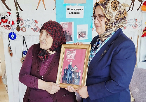 AK Parti Ardahan'dan Yaşayan İnsan Hazinesi Fidan Atmaca'ya Vefa Ziyareti