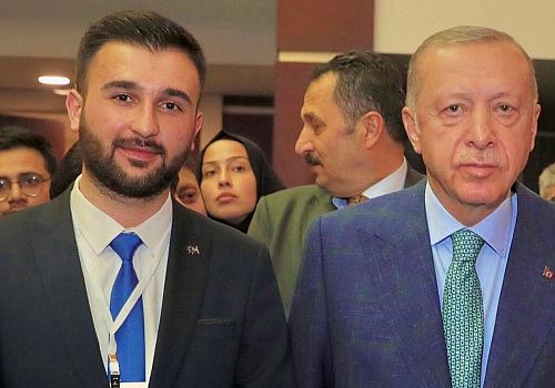 AK Parti Ardahan Gençlik Kolları İl Başkanlığı görevini sürdüren Emre Karakoyun, görevinden affını istedi.
