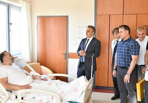 AK Parti Ardahan İl Başkanı Hakan Aydın Ardahan Devlet Hastanesi’nde aşil tendon ameliyatı oldu.
