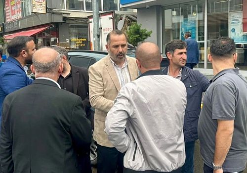 AK Parti Ardahan İl Başkanı Hakan Aydın, Göle ilçesini ziyaret ederek teşkilat üyeleriyle birlikte esnaflarla bir araya geldi.