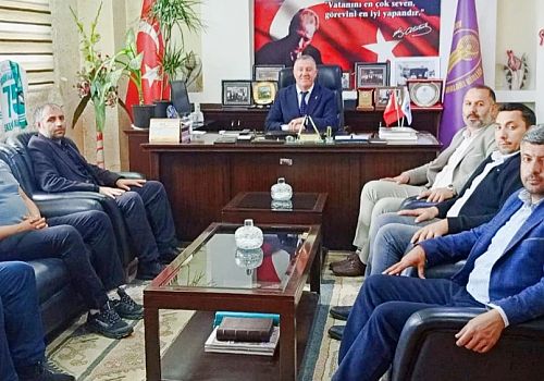 AK Parti Ardahan İl Başkanı Hakan Aydın, il yönetim kurulu üyeleriyle birlikte Esnaf ve Sanatkarlar Odası Birliği Başkanlığını ziyaret etti