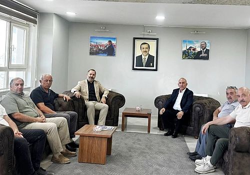 Ak Parti Ardahan İl Başkanı Hakan Aydın İl yönetimi ve meclis üyeleriyle toplantı yaptı 