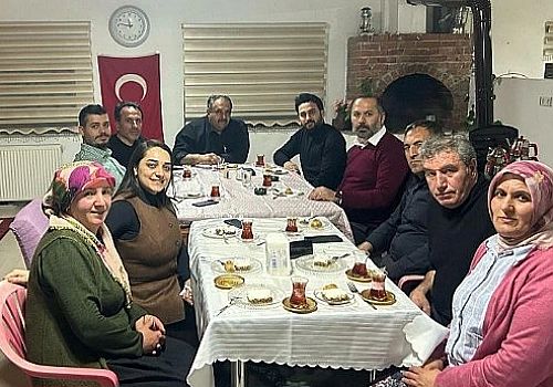 AK Parti Ardahan İl Başkanı Hakan Aydın, orucunu vatandaşlarla birlikte açmaya devam ediyor.