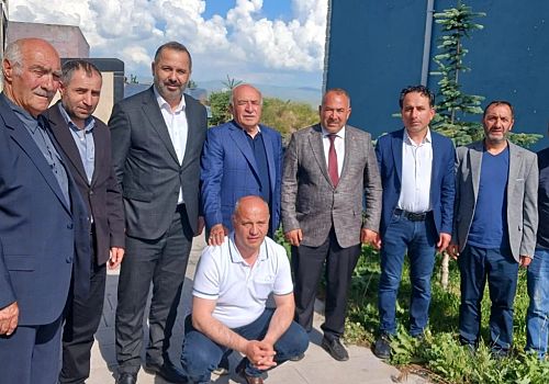AK Parti Ardahan İl Başkanı Hakan Aydın ve beraberindeki heyet, eski Aşıkşenlik Belediye Başkanı Fezair Koca’yı ziyaret etti