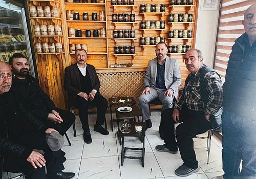 AK Parti Ardahan İl Başkanı Hakan Aydın, yönetim kurulu üyeleriyle birlikte Faruk Köksoy a ziyaret 