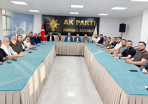 AK Parti Ardahan İl Başkanlığı’nda haftalık olağan yönetim toplantısı gerçekleştirildi