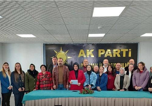 AK Parti Ardahan İl Kadın Kolları 8 Mart Dünya Kadınlar Günü ile ilgili basın açıklaması gerçekleştirdi.