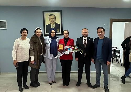 AK Parti Ardahan İl Kadın Kolları Başkanı Selda Kılıç, yeni başkan Gülten Özdemir’e görevini devretti. 