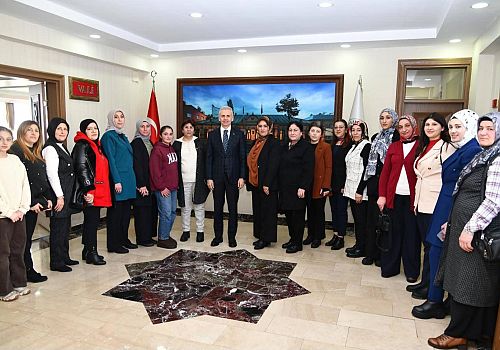 AK Parti Ardahan İl Kadın Kolları’ndan Vali Çiçekli’ye Hayırlı Olsun Ziyareti