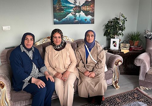 AK Parti Ardahan Kadın Kolları köylerinde vatandaşlarla bir araya geldi.