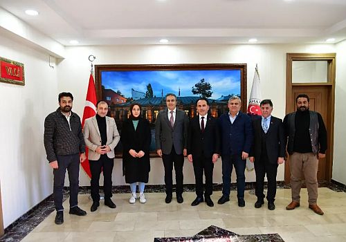 AK Parti Ardahan Merkez İlçe Başkanı  ve yönetim kurulu üyeleri Vali Hayrettin Çiçek’i ziyaret etti