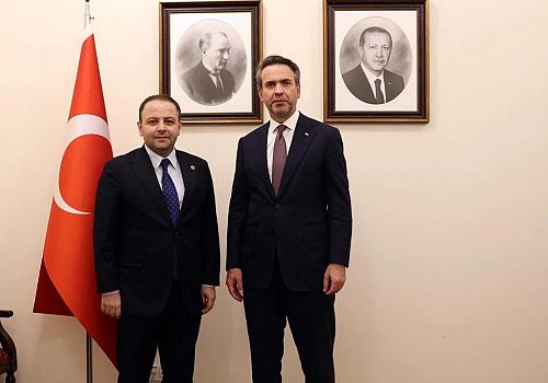 AK Parti Ardahan Milletvekili Kaan Koç, Enerji ve Tabii Kaynaklar Bakanı Alparslan Bayraktar’ı ziyaret etti