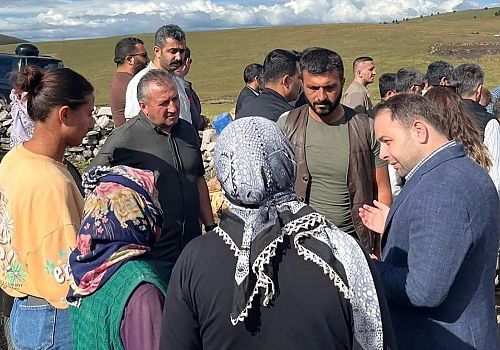 AK Parti Ardahan Milletvekili Kaan Koç görülen şap hastalığına ilişkin köy ve yaylalarda incelemelerde bulundu