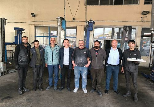 AK Parti Ardahan Teşkilatı 1 Mayıs Emek ve Dayanışma Günü dolayısıyla birçok emekçiyi ziyaret etti