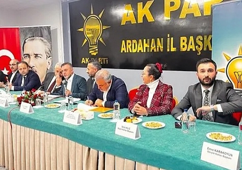 AK Parti Genel Başkan Yardımcısı Kandemir Ardahan’da partililere seslendi