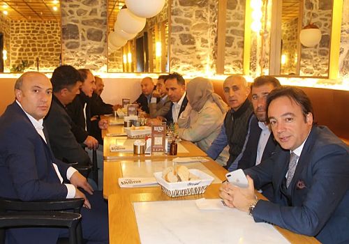 AK Parti Merkez İlçe Başkanı Aytaç Ulutaş, ekibiyle birlikte mahalle muhtarlarıyla bir araya geldi